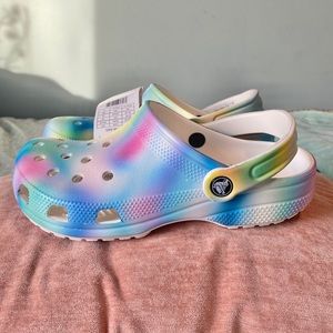 New Rainbow/tie dye Crocs Classic Solarized Clogs Unisex W8 M6